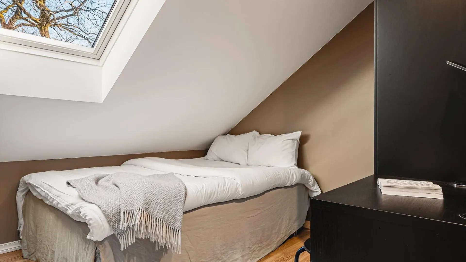 Dinbnb Apartments I Dockside Apartment With Modern Kitchen And Workspace Bergen Norge